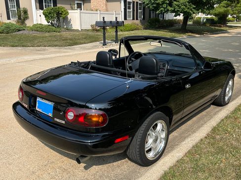 Used 1996 MAZDA MX-5 Miata RWD image 10