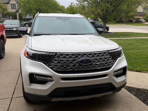 Used 2022 Ford Explorer Limited w/ Equipment Group 301A AWD/4WD image 14