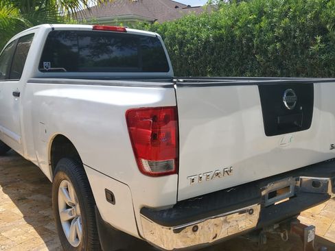 Used 2008 Nissan Titan SE image 2