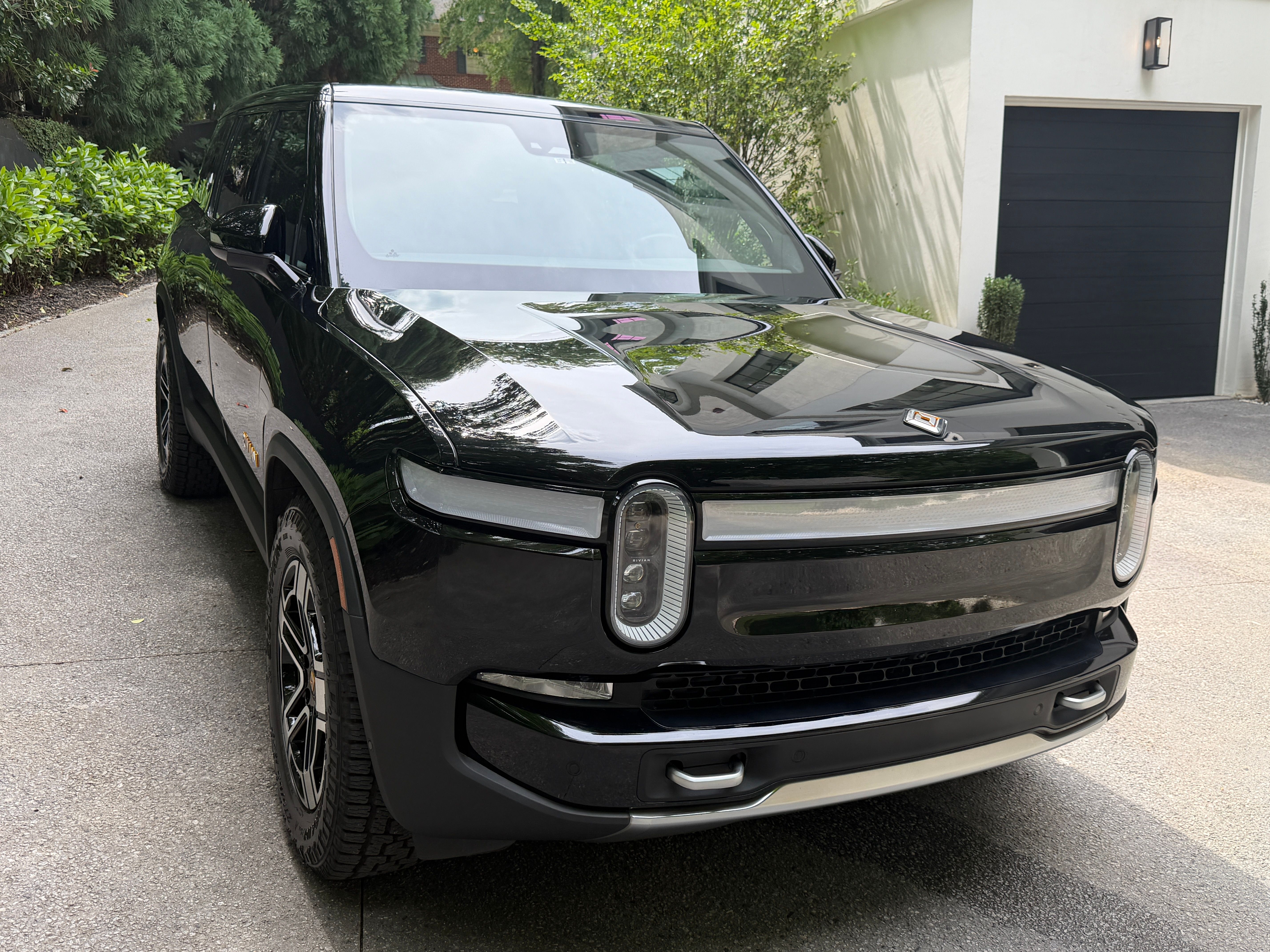 Used 2024 Rivian R1S Adventure AWD/4WD image 2