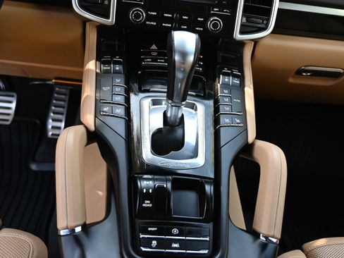 Used 2018 Porsche Cayenne S AWD/4WD image 12