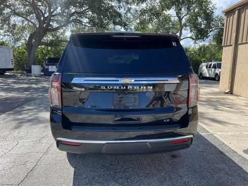 Used 2021 Chevrolet Suburban LT image 5