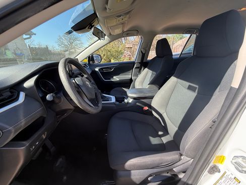 Used 2021 Toyota RAV4 LE image 14