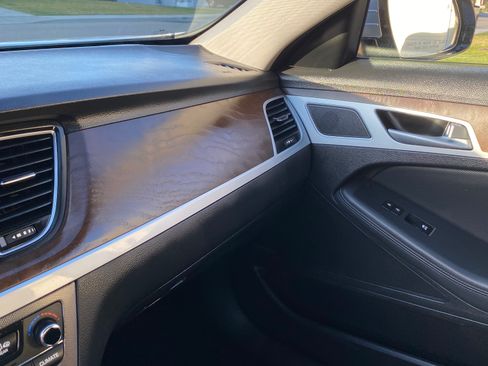 Used 2015 Hyundai Genesis 5.0 image 14