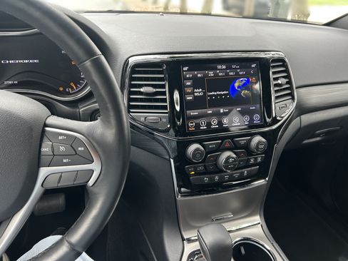 Used 2019 Jeep Grand Cherokee Altitude AWD/4WD image 14