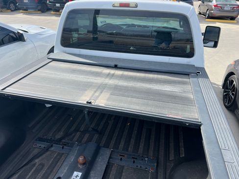 Used 2011 Ford F250 XL w/ XL Value Pkg image 5