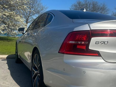 Used 2017 Volvo S90 T5 Momentum w/ Vision Package FWD image 5