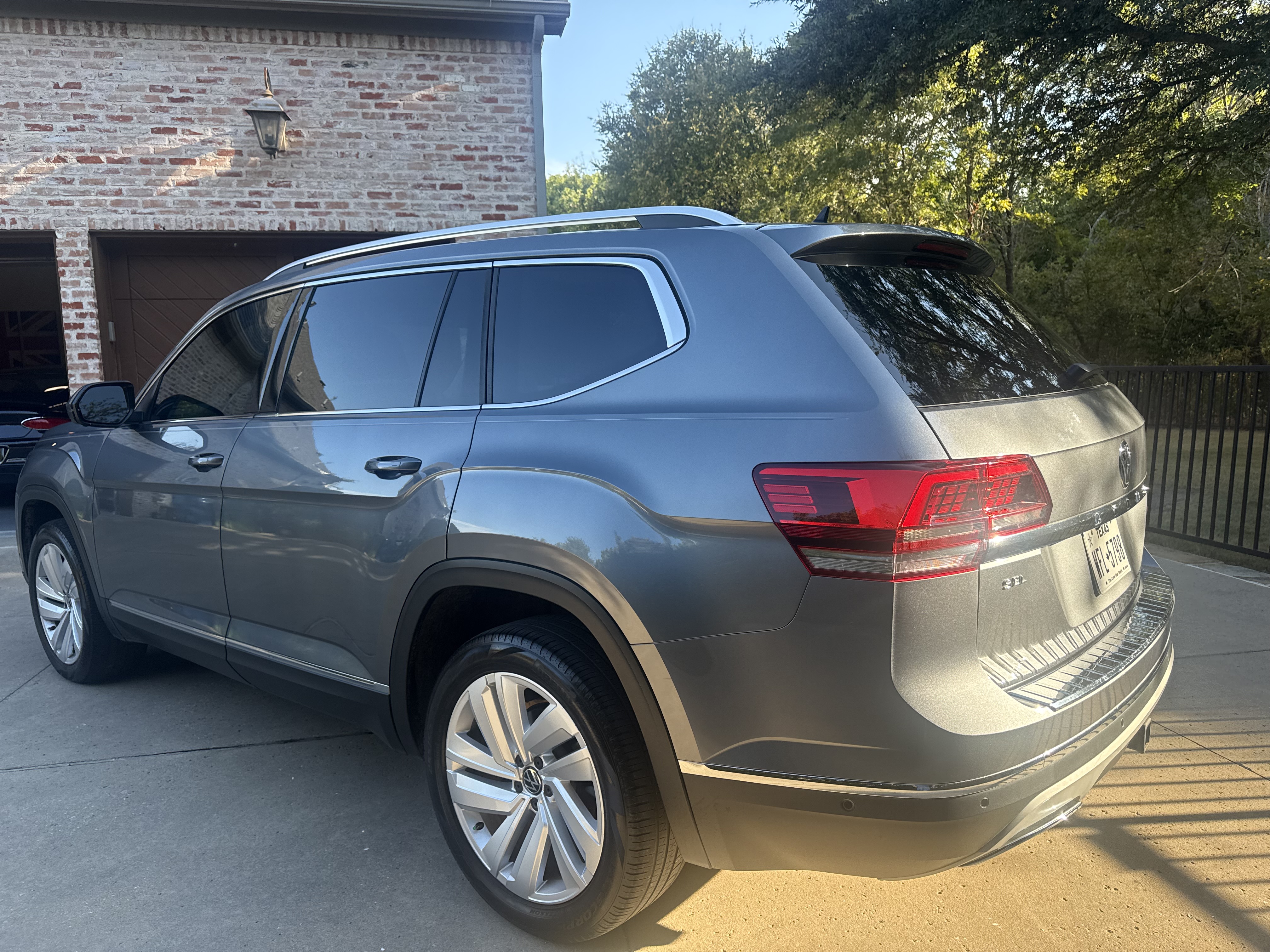 Used 2018 Volkswagen Atlas SEL Premium AWD/4WD image 4