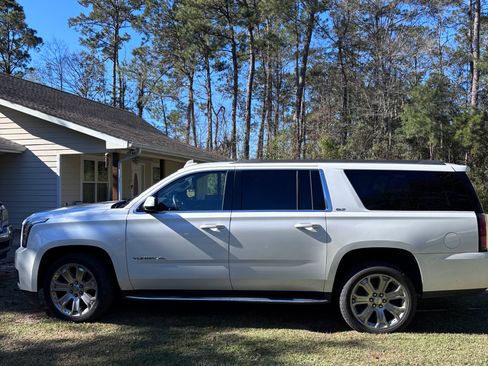 Used 2018 GMC Yukon XL SLT image 4