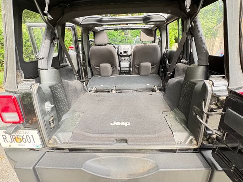 Used 2017 Jeep Wrangler Unlimited Sport w/ Connectivity Group AWD/4WD image 21