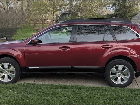 Used 2011 Subaru Outback 3.6R Limited w/ PWR Moonroof Pkg image 1