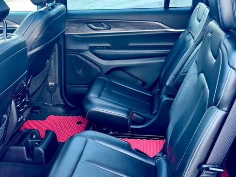 Used 2024 Jeep Grand Cherokee L Limited w/ Black Appearance Package image 11