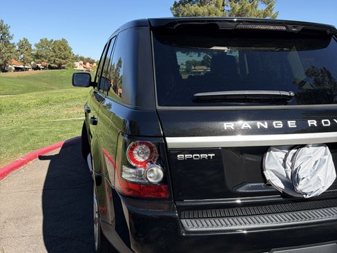 Used 2013 Land Rover Range Rover Sport HSE LUX w/ Luxury Interior Pkg image 9