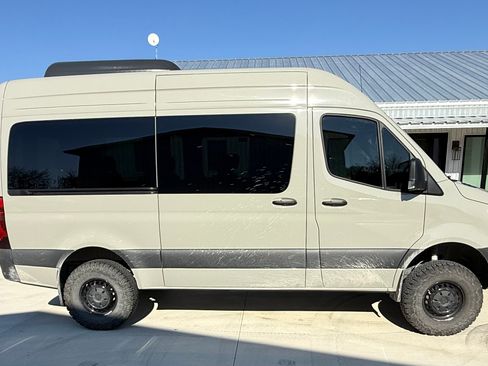 Used 2024 Mercedes-Benz Sprinter 2500 image 4