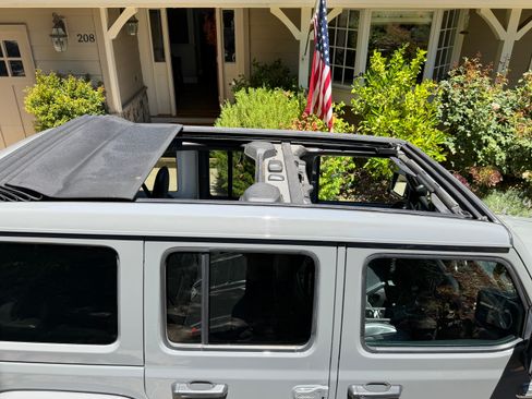 Used 2019 Jeep Wrangler Unlimited Sahara AWD/4WD image 8