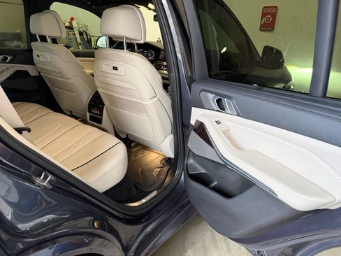 Used 2020 BMW X5 M50i w/ Executive Package image 27