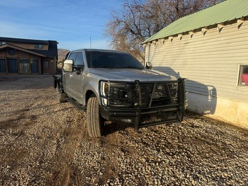 Used 2022 Ford F350 Lariat w/ Lariat Value Package image 2