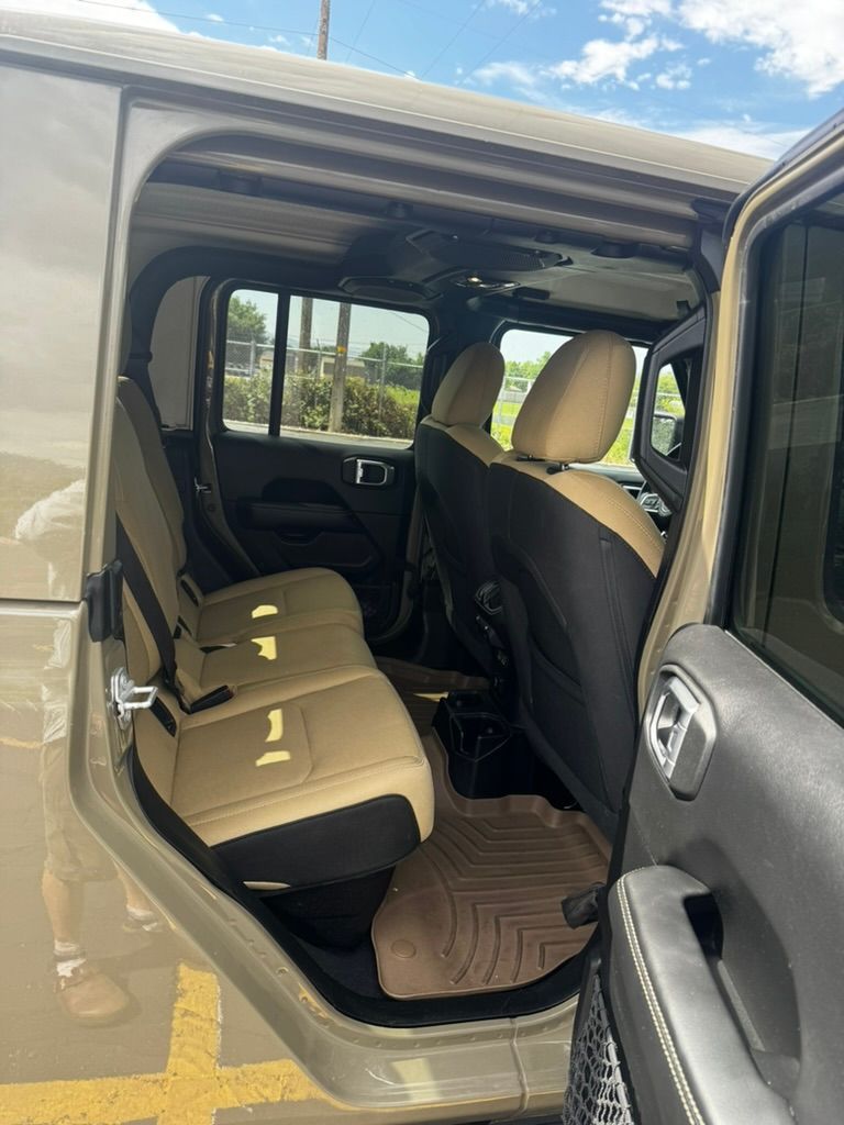 Used 2020 Jeep Gladiator Overland AWD/4WD image 6