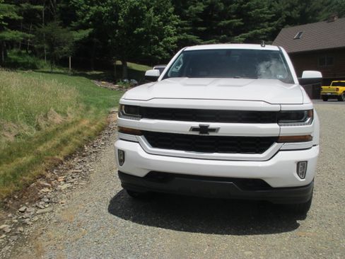 Used 2018 Chevrolet Silverado 1500 LT w/ All Star Edition AWD/4WD image 9