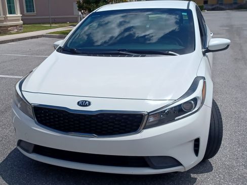 Used 2017 Kia Forte LX image 4