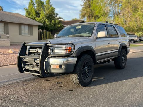 Used 2002 Toyota 4Runner SR5 RWD image 1