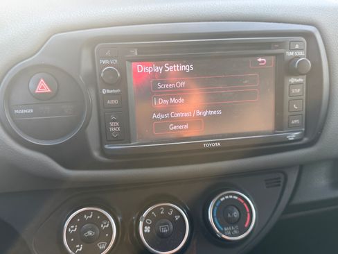 Used 2015 Toyota Yaris LE image 14