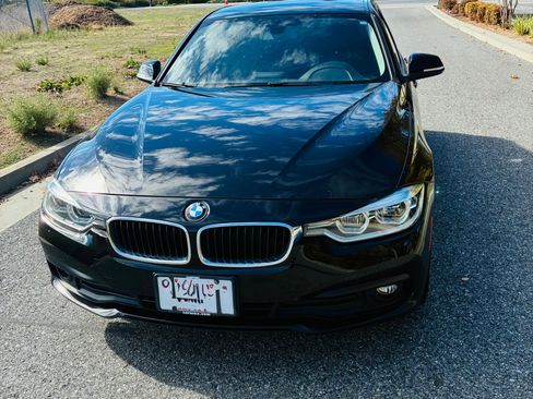 Used 2018 BMW 320i 320i Sedan 4D image 12