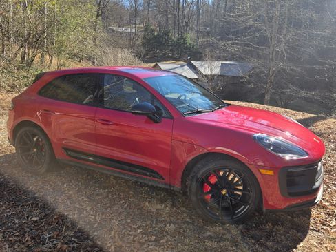 Used 2023 Porsche Macan GTS w/ GTS Sport Package image 6
