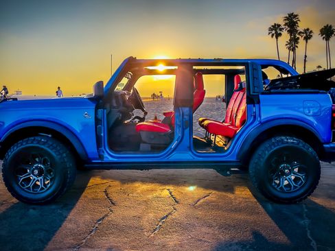 Used 2022 Ford Bronco Black Diamond image 2