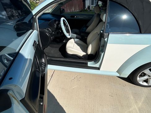 Used 2010 Volkswagen Beetle Final Edition FWD image 14