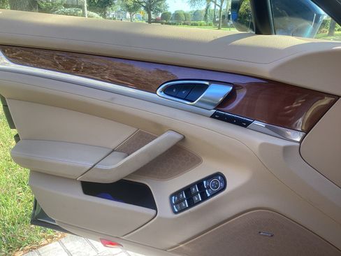 Used 2014 Porsche Panamera 4 image 8