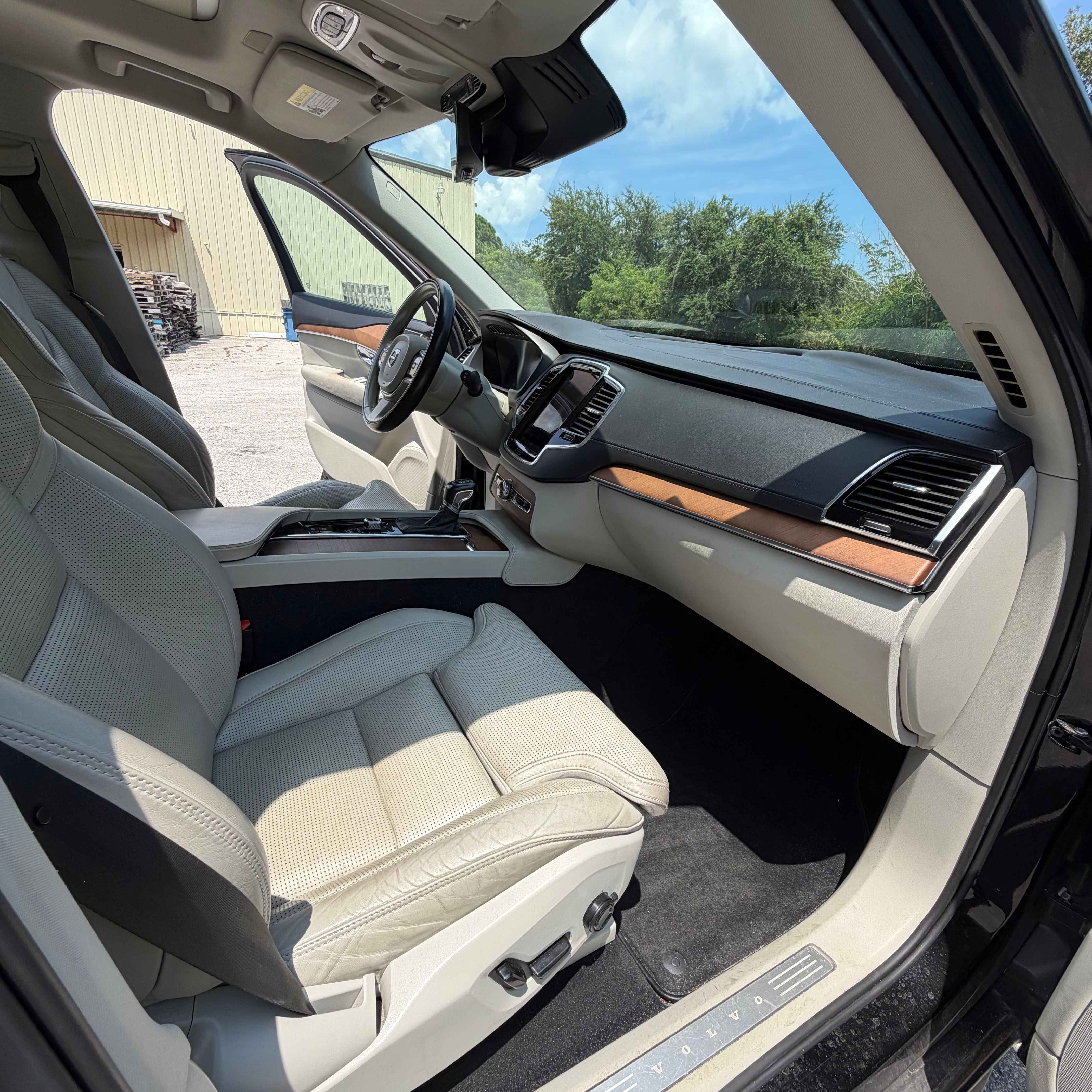 Used 2016 Volvo XC90 T6 Inscription w/ Vision Package AWD/4WD image 16