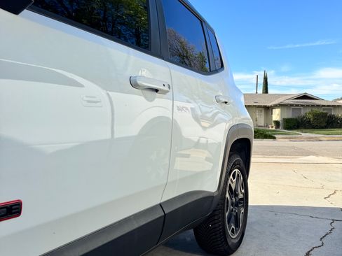 Used 2016 Jeep Renegade Trailhawk image 8