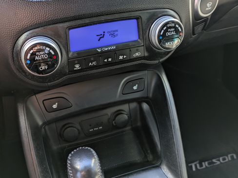 Used 2011 Hyundai Tucson Limited w/ Premium Pkg 3 image 18