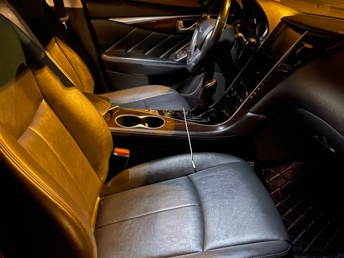 Used 2018 INFINITI Q50 Luxe w/ Essential Package (3.0T Luxe) RWD image 8