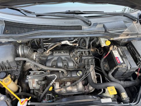 Used 2008 Chrysler Town & Country Touring w/ Entertainment Group #2 FWD image 24