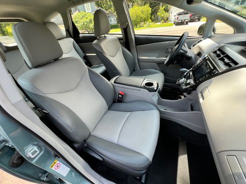 Used 2015 Toyota Prius V Four FWD image 4