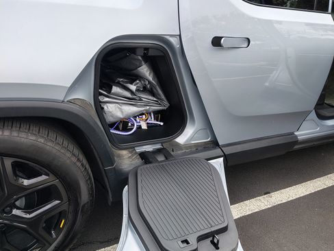 Used 2025 Rivian R1T Adventure image 11