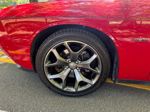 Used 2015 Dodge Challenger R/T w/ Quick Order Package 28B R/T RWD image 4