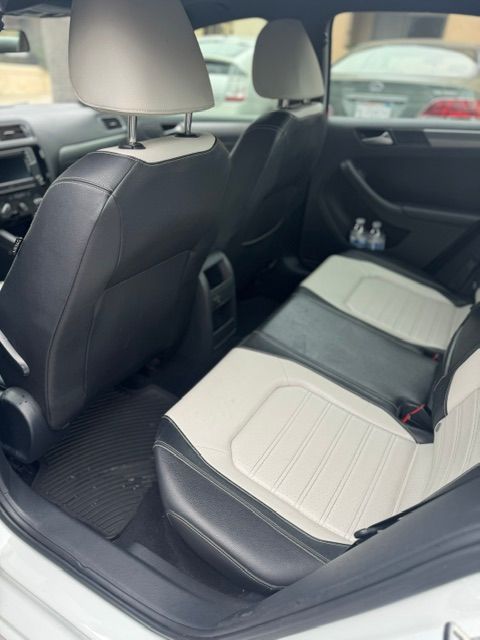 Used 2016 Volkswagen Jetta Sport w/ Lighting Package FWD image 4