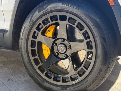 Used 2023 Rivian R1S Adventure image 8