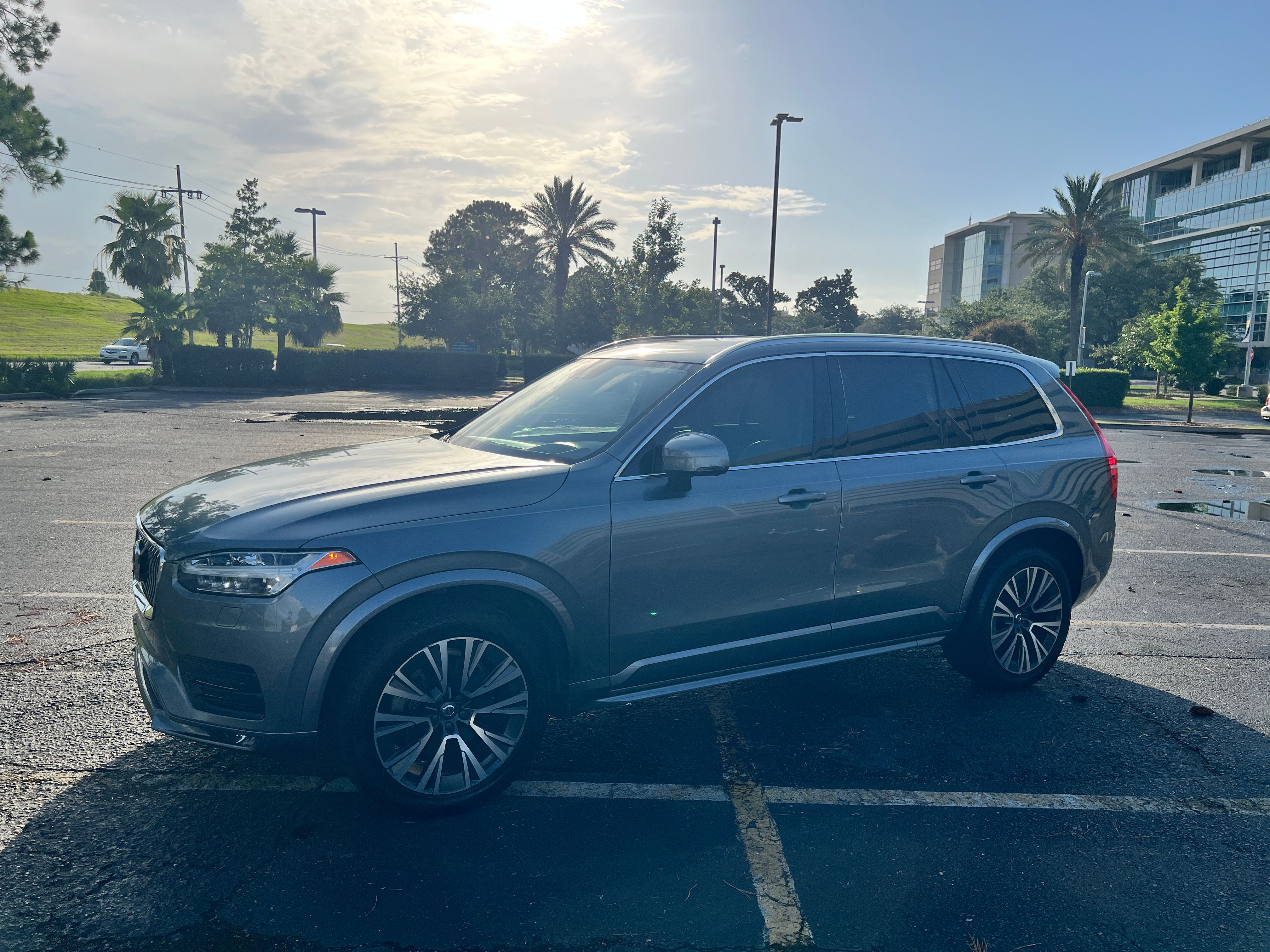 Used 2020 Volvo XC90 T5 Momentum w/ Protection Package Premier FWD image 5