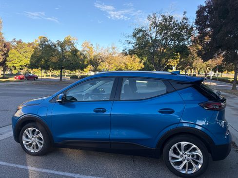 Used 2022 Chevrolet Bolt EUV LT w/ Driver Confidence Package image 4