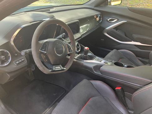 Used 2018 Chevrolet Camaro ZL1 RWD image 9