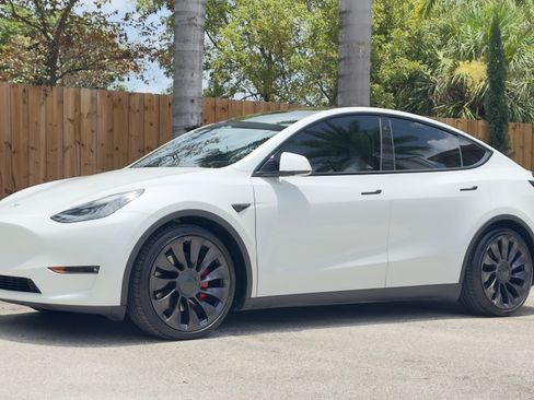 Used 2021 Tesla Model Y Performance AWD/4WD image 1