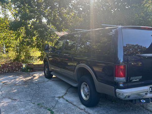 Used 2000 Ford Excursion Limited AWD/4WD image 2