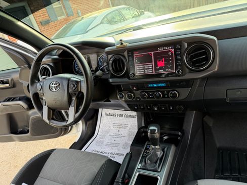 Used 2023 Toyota Tacoma TRD Off-Road w/ Technology Package image 15