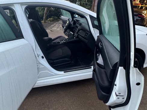 Used 2019 Nissan Leaf SV w/ SV Technology Package image 17