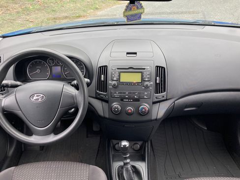 Used 2010 Hyundai Elantra GLS image 12