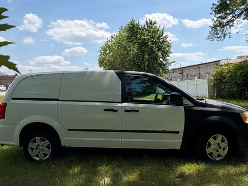 Used 2012 RAM C/V FWD image 2